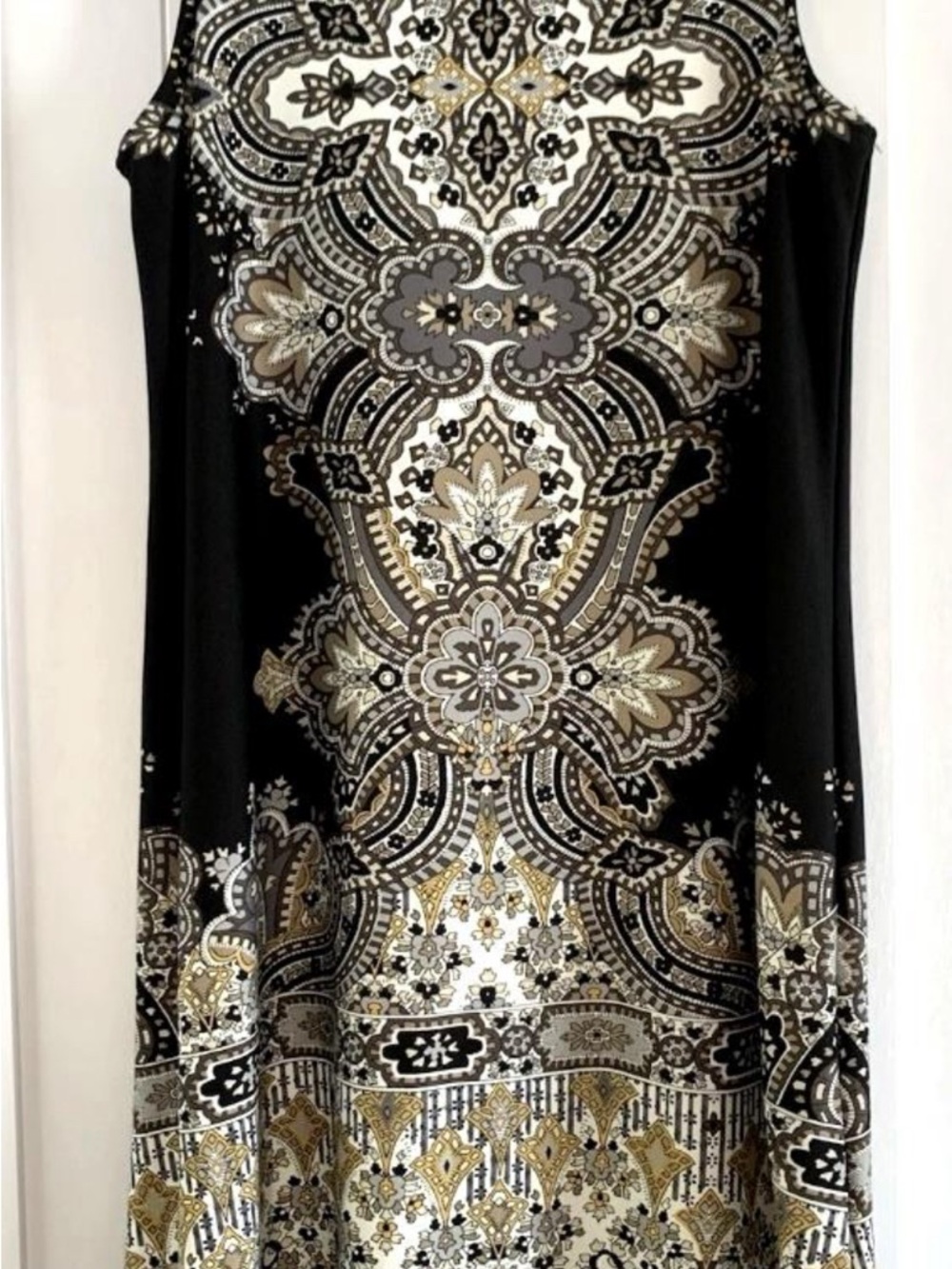 Tiana B Sleeveless Shift Dress Size 8 Black Gold Paisley Boho Knee Length